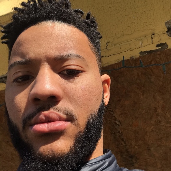 Profile Picture of Darion Manthiram (@racks44) on Poshmark