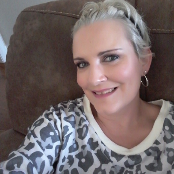Profile Picture of Crystal Severance (@crystal97ss) on Poshmark