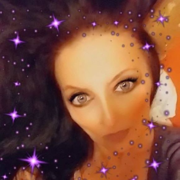 Profile Picture of Dawn Carter (@dawncarter326) on Poshmark