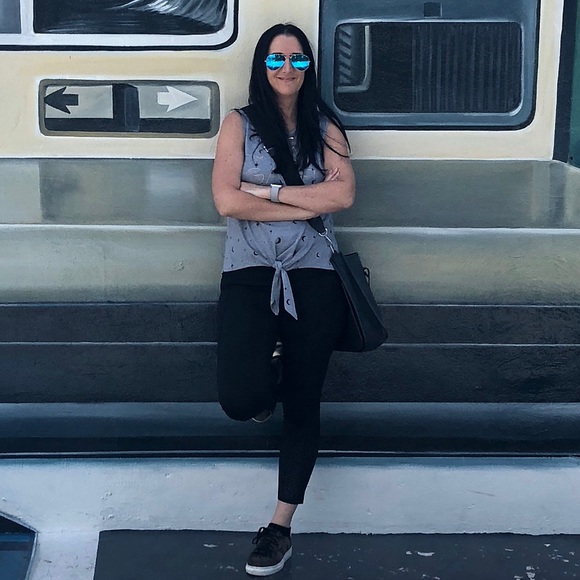 Profile Picture of Rori Huberman (@rorihuberman) on Poshmark