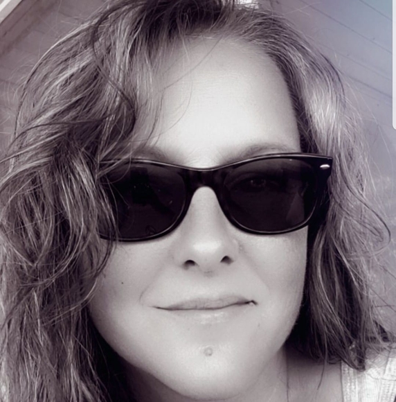 Profile Picture of Angie Petsche (@angiep1773) on Poshmark