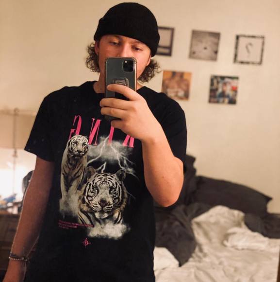 Davin Waggener - Poshmark Profile Picture of Davin Waggener (@bossup_davin) on Poshmark