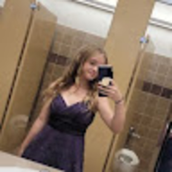 Profile Picture of Michaela Leighty (@kayla102103) on Poshmark
