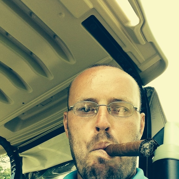 Profile Picture of Jeffjeff Obert (@obertjeff1) on Poshmark