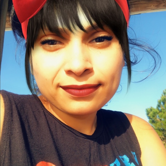 Profile Picture of Julia Jaramillo (@juju17394) on Poshmark