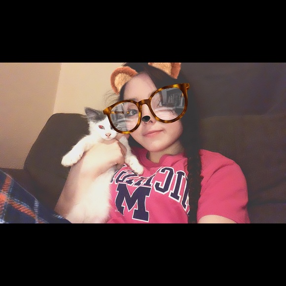 Profile Picture of Bailey Schall (@bbeliza22) on Poshmark