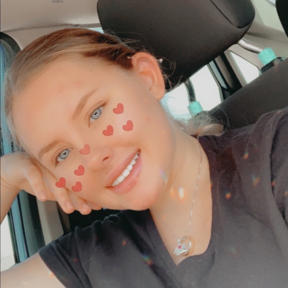 Profile Picture of Abbagale Beggs (@abbagalebeggs) on Poshmark