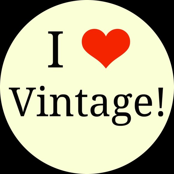 Profile Picture of Kay Keaney (@velvetsash) on Poshmark