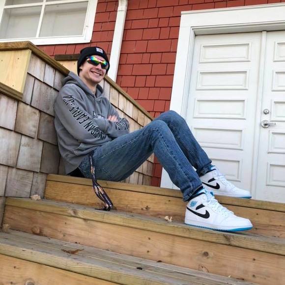 Profile Picture of Alexander Krumvieda (@akrumvieda) on Poshmark