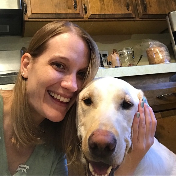 Profile Picture of Kelsyee Magnusen (@kelsyeem) on Poshmark