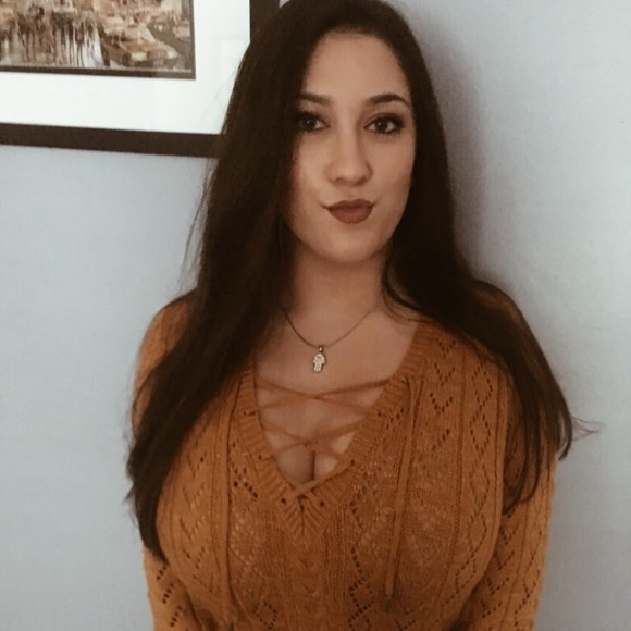 Profile Picture of Kara Pizzolo (@kara_pizzolo) on Poshmark
