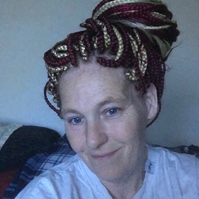Profile Picture of April Simons (@Aprilsimons10) on Twitter
