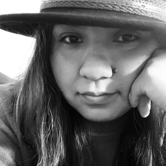 Profile Picture of Anayeli Alvarez (@martinezo92) on Poshmark