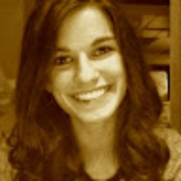 Profile Picture of Jenna Steinbrenner (@jjlstein) on Poshmark
