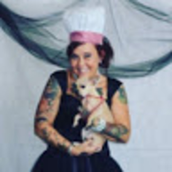 Profile Picture of Christa Thurber (@christathurber) on Poshmark