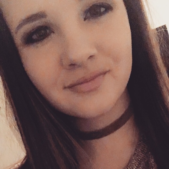 Profile Picture of Raechelle Rockvam (@rcrockvam94) on Poshmark