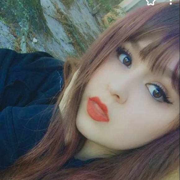 Profile Picture of Laura Bernasconi (@laurasb421) on Poshmark