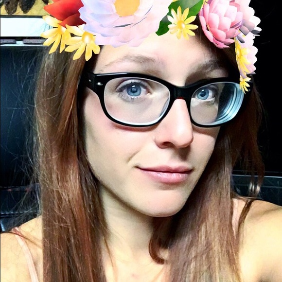 Profile Picture of Jenna Locke (@jennuhlives) on Poshmark