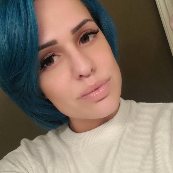 Profile Picture of Angela Ouillette (@angieo838) on Poshmark