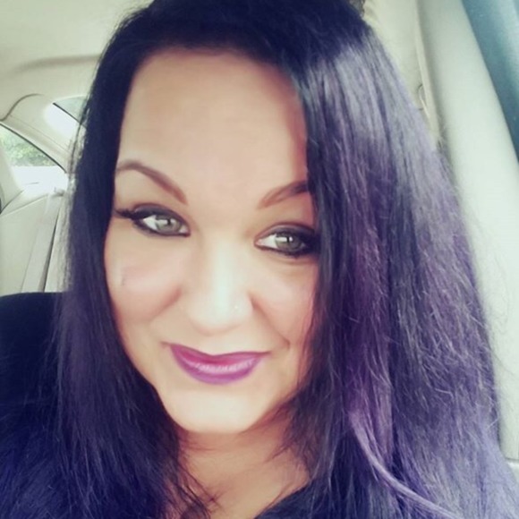 Amanda Chaviest - Poshmark Profile Picture of Amanda Chaviest (@amandachaviest) on Poshmark