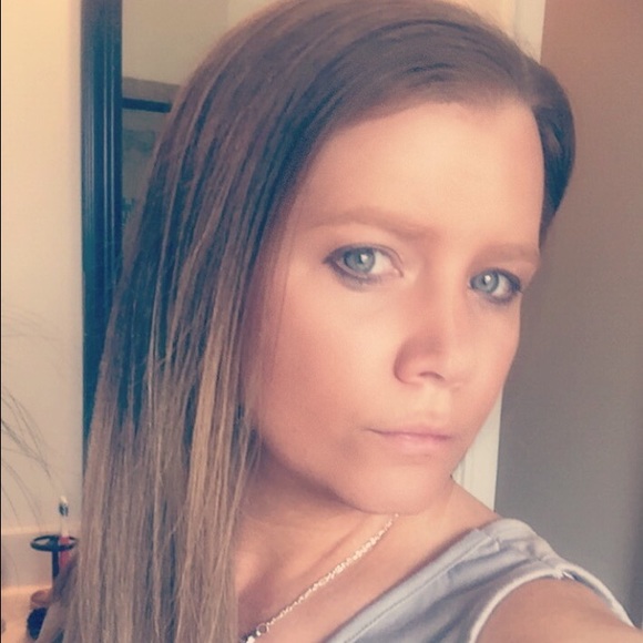 Profile Picture of Ashley Key (@ashleyrkey) on Poshmark