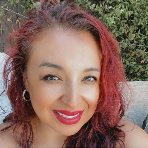 Profile Picture of Iris Cornejo (@iriscornejo) on Poshmark