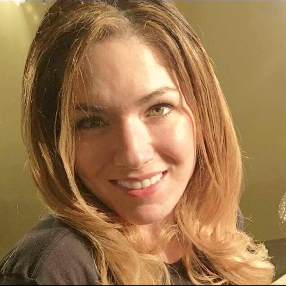 Profile Picture of Jennifer Rowland (@jleigha82) on Poshmark