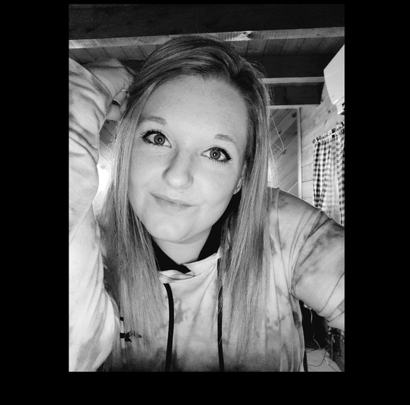 Profile Picture of Joyce Gray (@joycegray06) on Poshmark