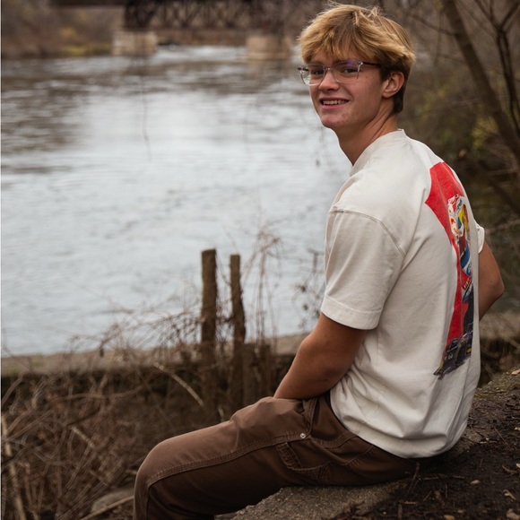 Profile Picture of Thomas Devos (@thomasd242006) on Poshmark