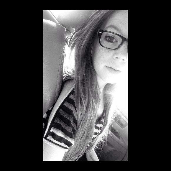 Profile Picture of Brieanna Wiker (@brieanna) on Poshmark