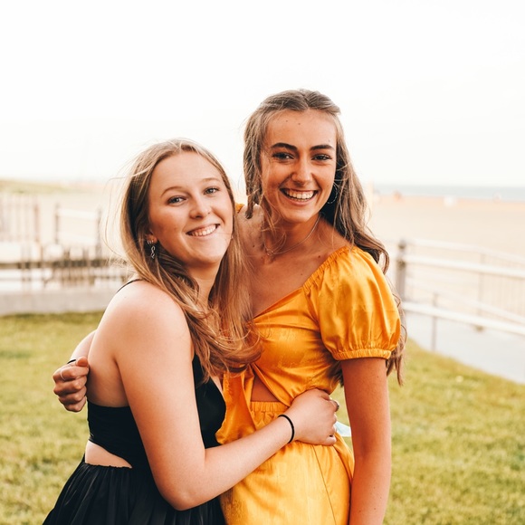 Profile Picture of Alyssa Tollaksen (@alyssatollaksen) on Poshmark