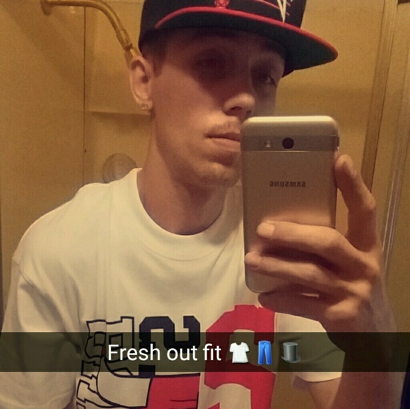 Profile Picture of Jonathon Whorrall (@jonathonwho) on Poshmark