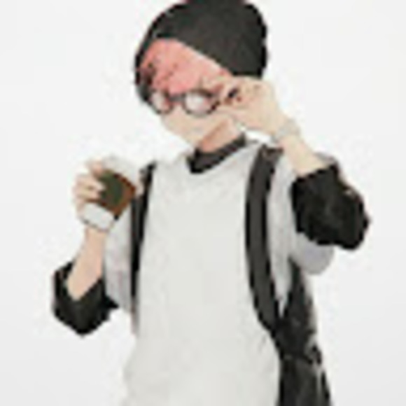 Profile Picture of Cesar Amaro (@rgqhfjt) on Poshmark