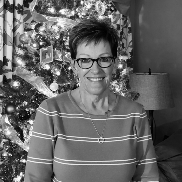 Profile Picture of Paulette Lauzon (@paulettelauzon) on Poshmark