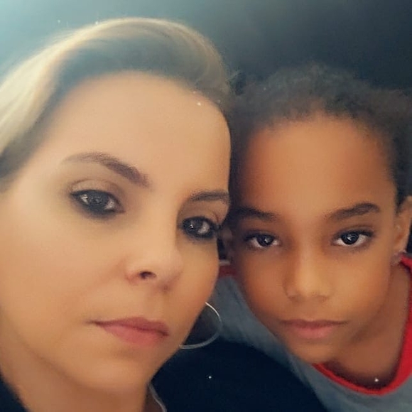 Profile Picture of Honna Hill (@honnalora) on Poshmark