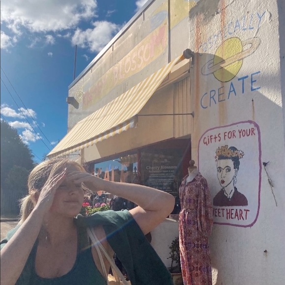 Profile Picture of Chloe Waldie (@chloewaldie123) on Poshmark