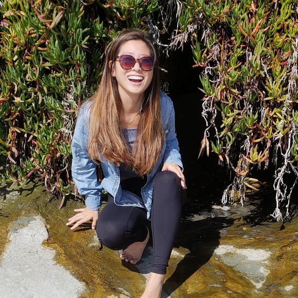 Profile Picture of Johanna Lee (@johannahmlee) on Poshmark