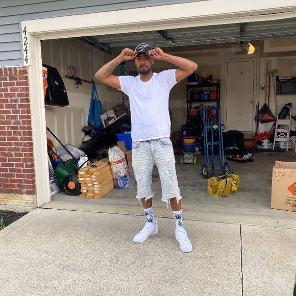Profile Picture of Robert Matlock (@robertmatloc854) on Poshmark