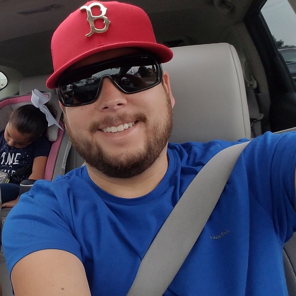 Profile Picture of Luis Mandujano (@mandujas24) on Poshmark