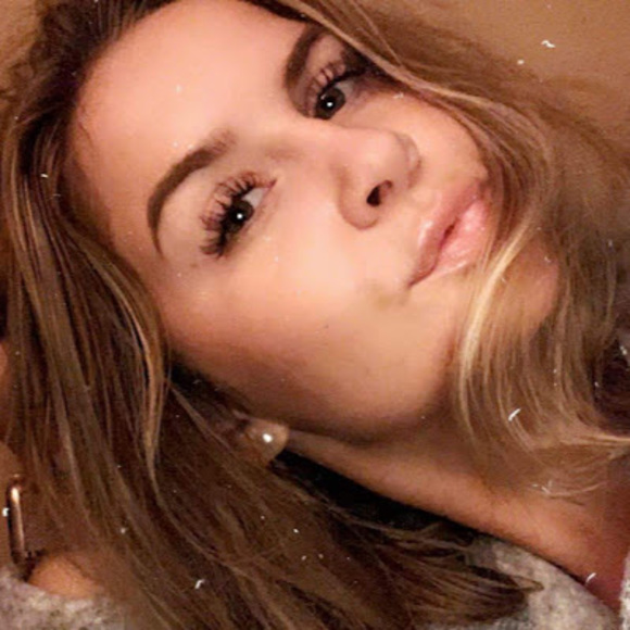 Profile Picture of Hope Pelland (@hopepelland) on Poshmark