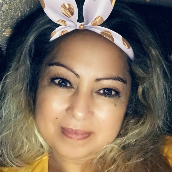 Profile Picture of Sophie Delbosque (@sophiedelbosque) on Poshmark