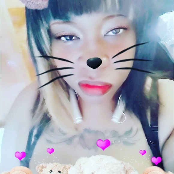 Profile Picture of Keekee Keekee (@keekee_keekee) on Poshmark