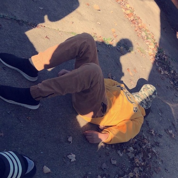 Profile Picture of Alex Moraski (@alexmoraski) on Poshmark