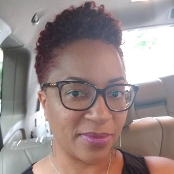 Profile Picture of Zandra Thomas (@zandrathomas) on Poshmark