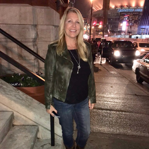 Profile Picture of Kristin Chowdhury (@kristinchow) on Poshmark