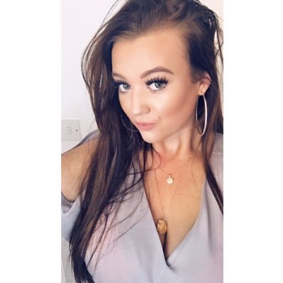 Profile Photo of Casey Leah 🌸 ✨ (@caseynewmanx) on Twitter