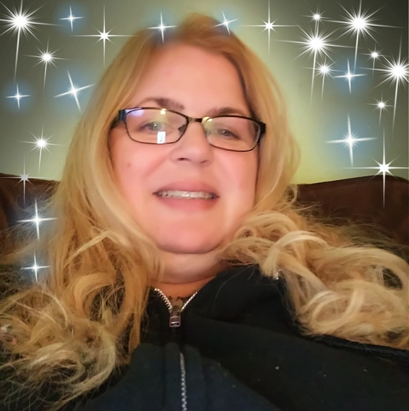 Profile Picture of Christine Nickolson (@christinenickol) on Poshmark