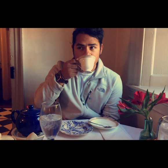 Profile Picture of Leonardo Benitez (@leonardobenitez) on Poshmark