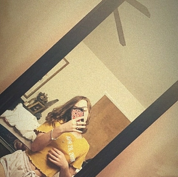 Profile Picture of Haleigh Nefzger (@haleigh_nefzger) on Poshmark