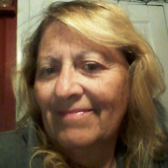 Profile Picture of Mary Black (@maryablack) on Poshmark